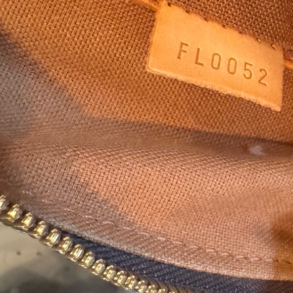 AUTHENTIC LOUIS VUITTON ALMA BAG
💕LOVE IT OR LEAVE IT💕JEBWA MYSTERY GAME - Picture 6 of 11